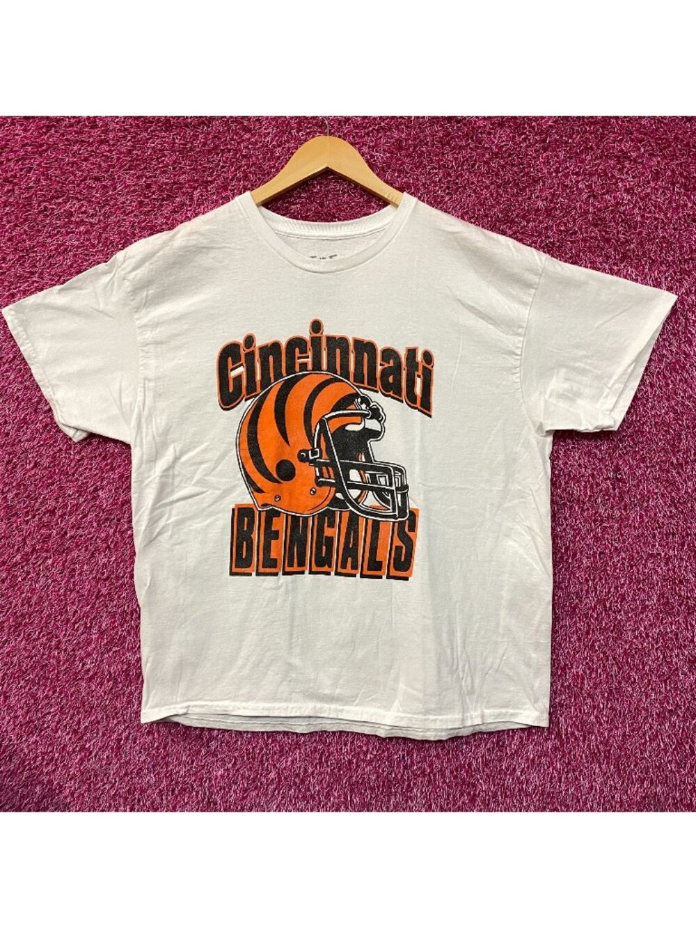Junk Food Clothing Cincinnati Bengals Helmet Logo T-Shirt Large
